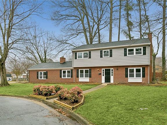 3rd image of 4 Alexander Dr