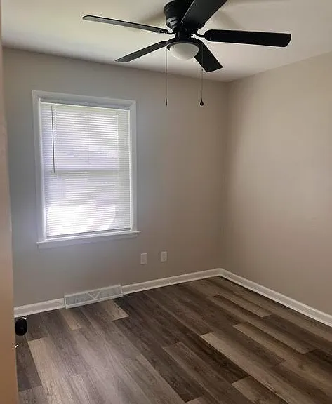 907 Dixiana Dr — Photo 10