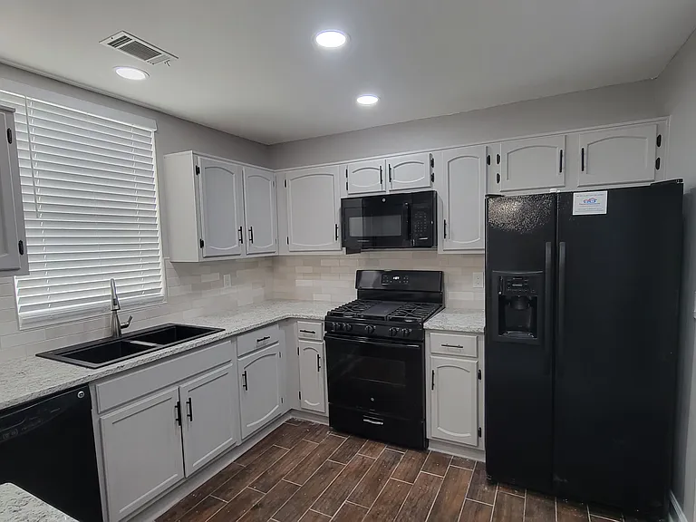 4025 Hancock Cir — Photo 7