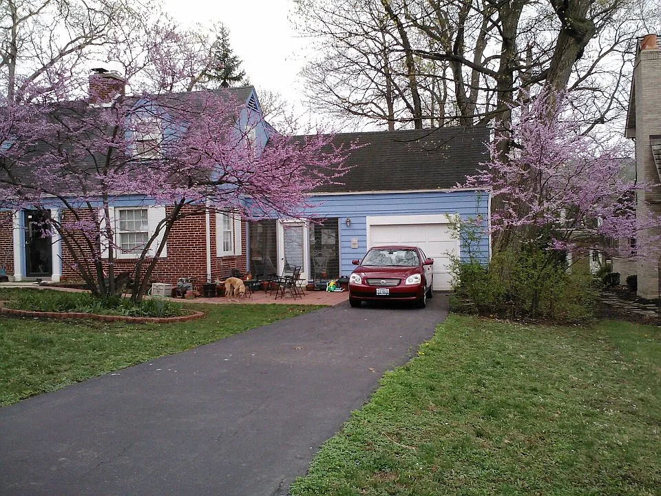 663 N Park Blvd photo 1