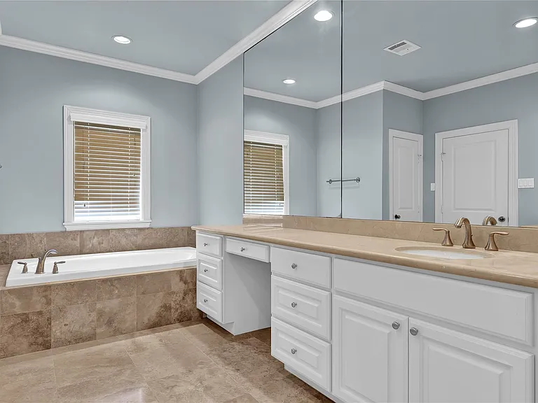 4631 Regent Manor Dr — Photo 19