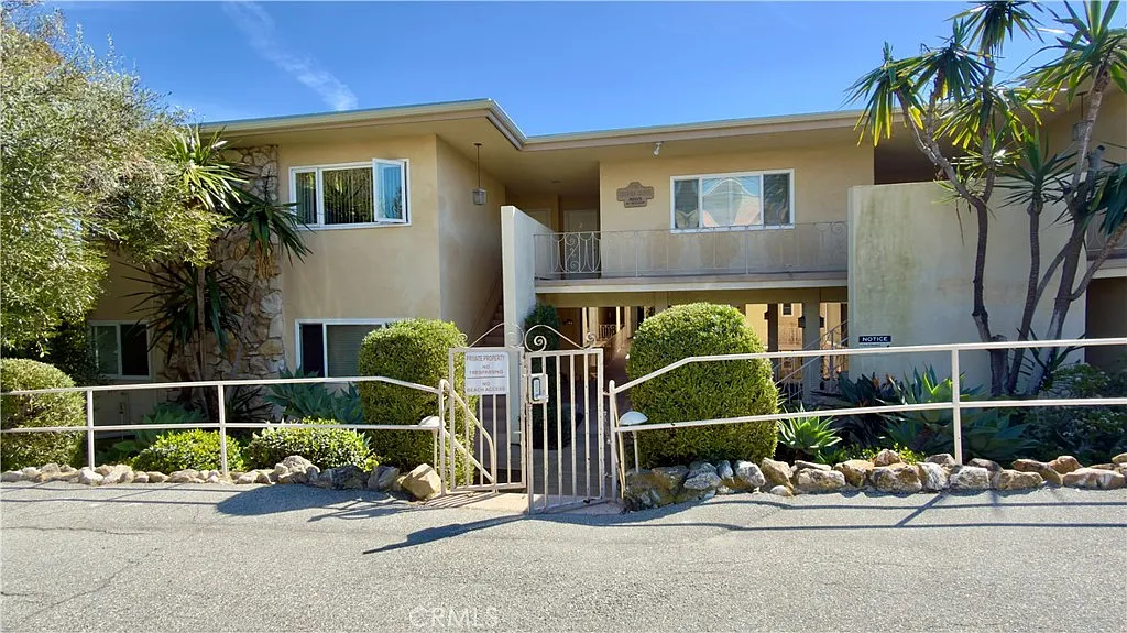 Photo 2 of 20 - 251 Lower Cliff Dr #3 - Laguna Beach, CA Building Photo - 251 Lower Cliff Dr #3