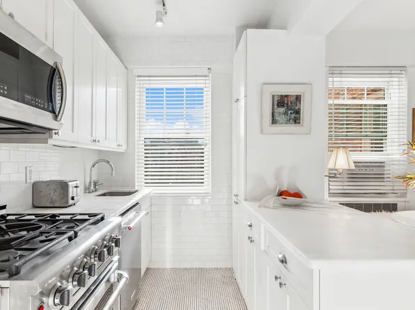 140 Cabrini Boulevard image 8 of 21