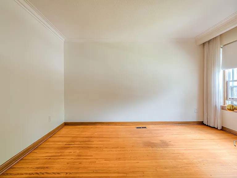 85 Greenlaw Ave — Photo 4