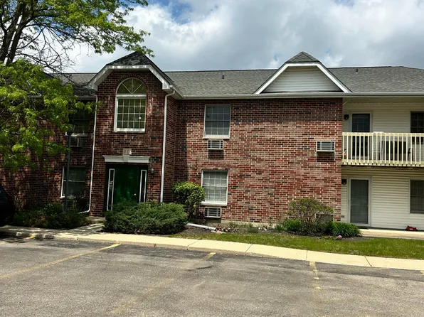 421 Leah Ln APT 2D, Woodstock, IL 60098