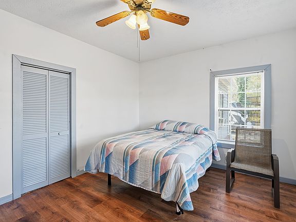 3rd image of 130 Thornton Dr