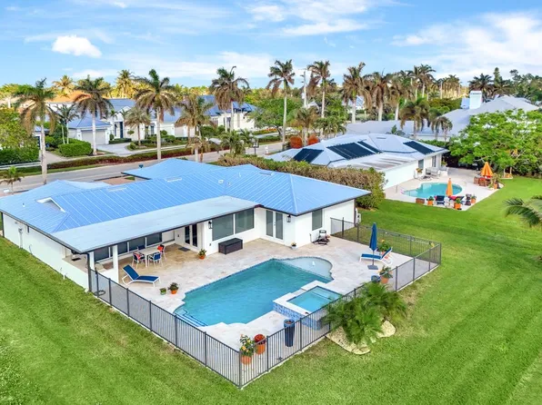 590 Harbour Dr, Naples, FL 34103