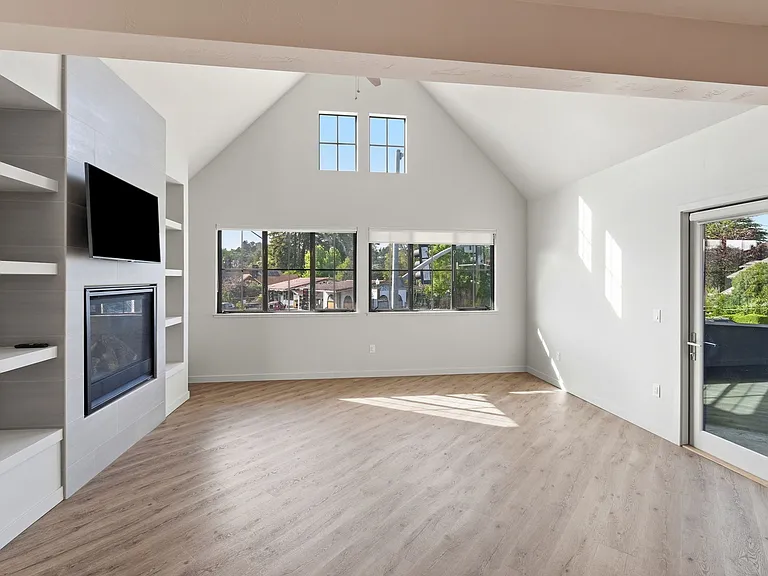Upscale Westside Living! Spacious 2BD/2BA Above Copal Restaurant — Photo 17