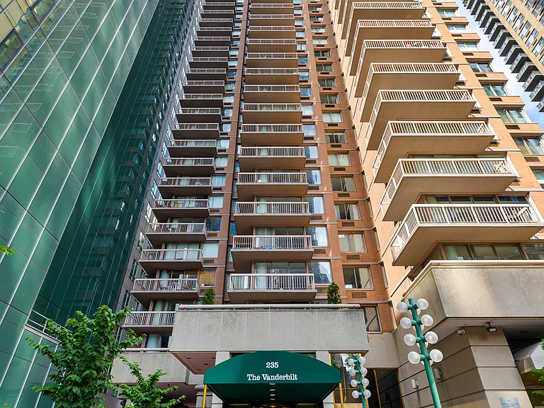235 E 40th St #27I — Photo 15