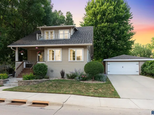 708 NW 2nd St, Madison, SD 57042