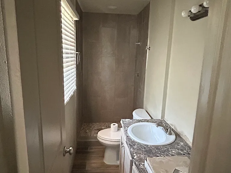 1301 W 13th St — Photo 3
