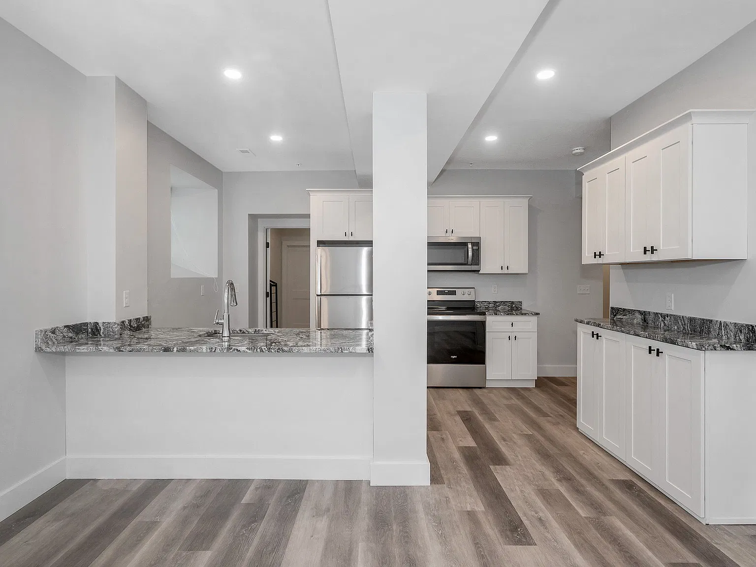 2 bed, 850 sqft, $2,300 — Photo 3