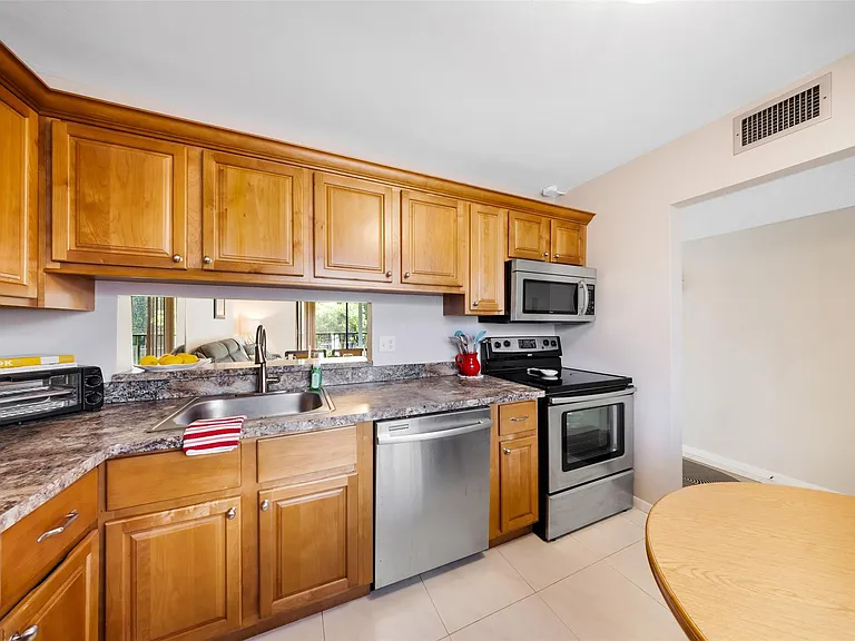 5250 Las Verdes Cir #317 — Photo 6