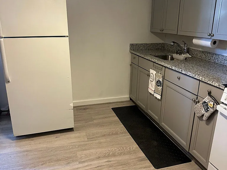 2623 S Dakota Ave NE — Photo 4
