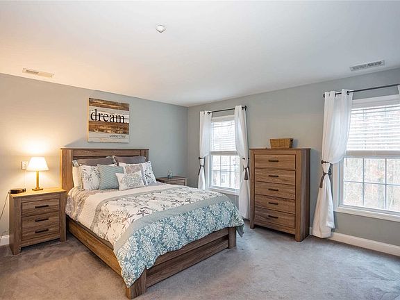 4th image of 302 O'Keefe Ct
