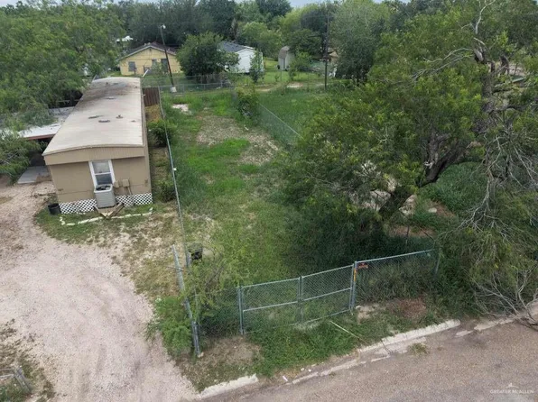 1013 N Benito Alaniz St, Elsa, TX 78543