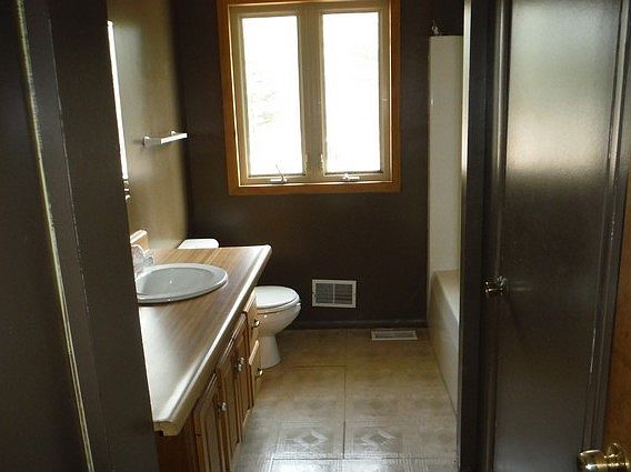 3rd image of 116 Trescott Ln