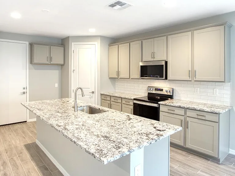 9426 E Saturn Ave — Photo 3