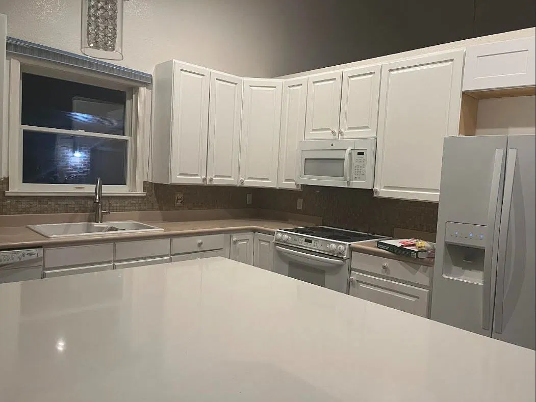 6 bed, 4100 sqft, $4,020 — Photo 2