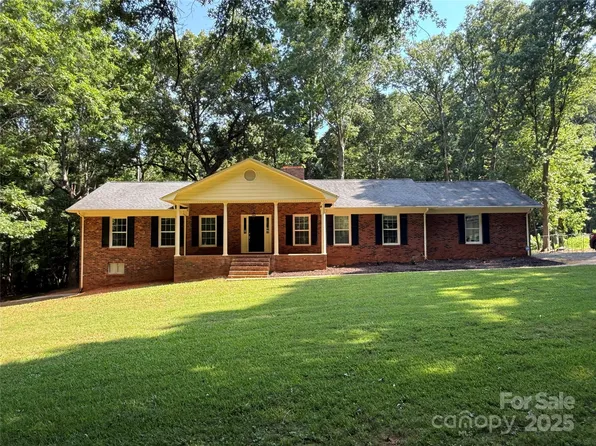 3943 Peggy Ln, Mint Hill, NC 28227