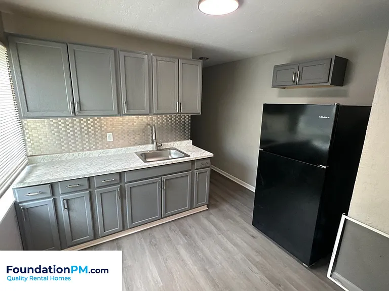 869 N Bingham St — Photo 1