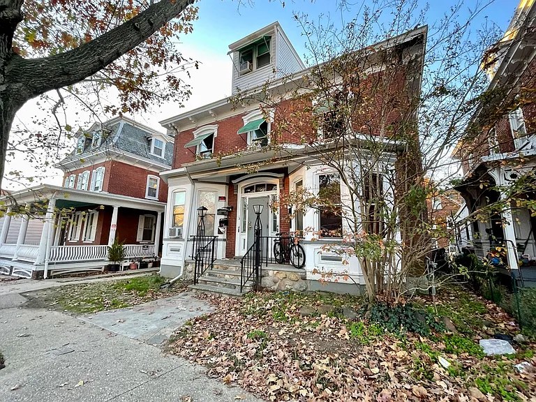 52 N Pearl St — Photo 8