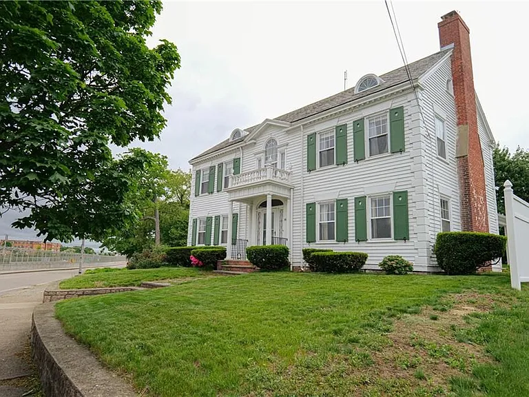 36 Underwood St — Photo 2