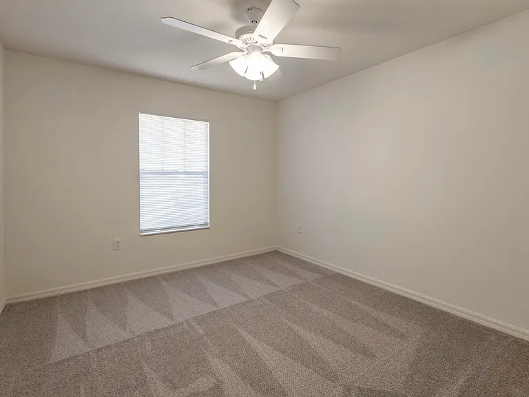 Wexford Apartments — Photo 16