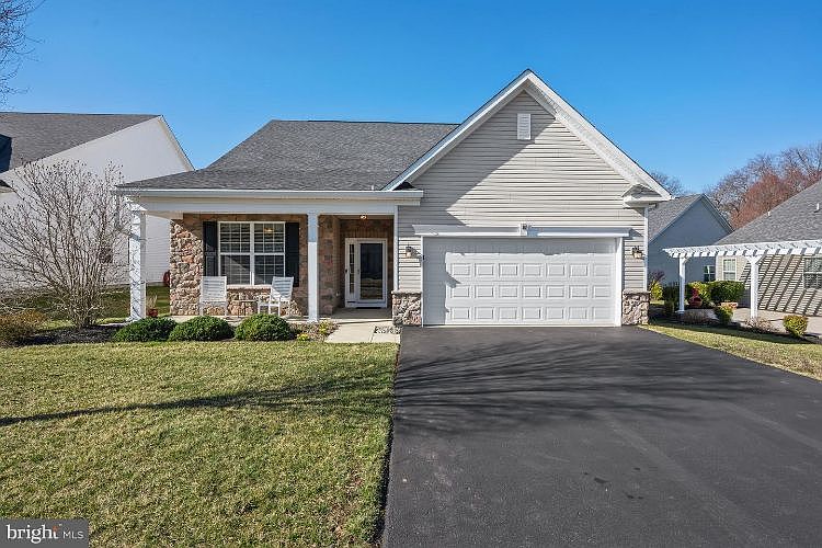 1st image of 44 Shute Farm Ln