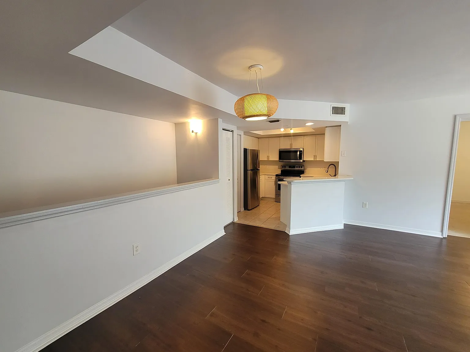 2 bed, 2.0 bath, 1026 sqft, $2,300 — Photo 3