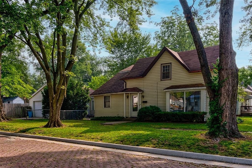 202 E Chippewa St Paola KS 66071 Zillow