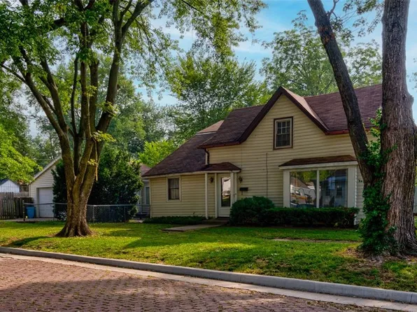 202 E Chippewa St, Paola, KS 66071