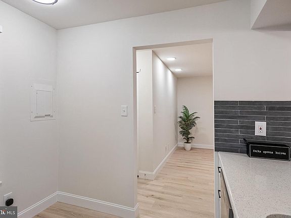 5th image of 161 Bradford Ct