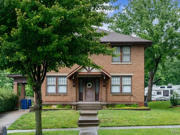 607 9th St, Highland, IL 62249