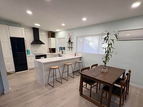 5th image of 7705 Poinsetta Ave #7705