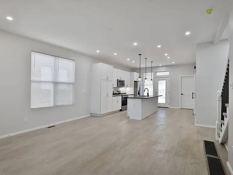108 Hawkes Ave — Photo 11