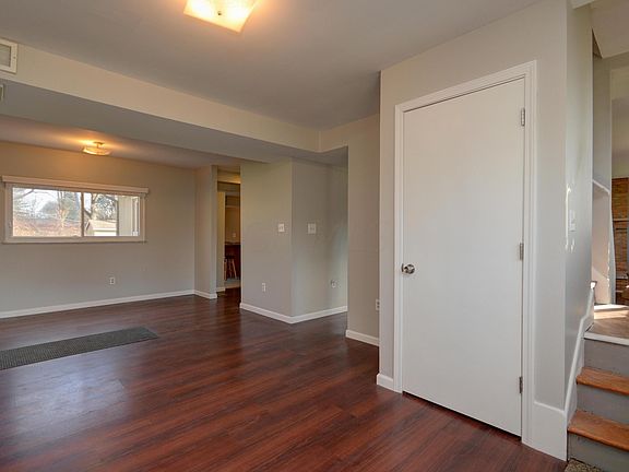 5th image of 290 Brookhaven Dr E