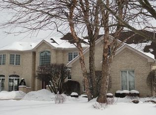 7915 Deerview Ct, Burr Ridge, IL 60527