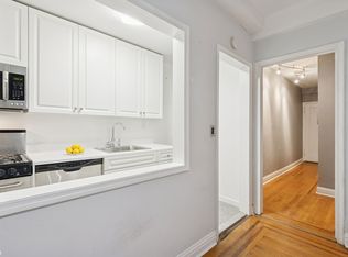 142 E 49th St APT 2D, New York, NY 10017