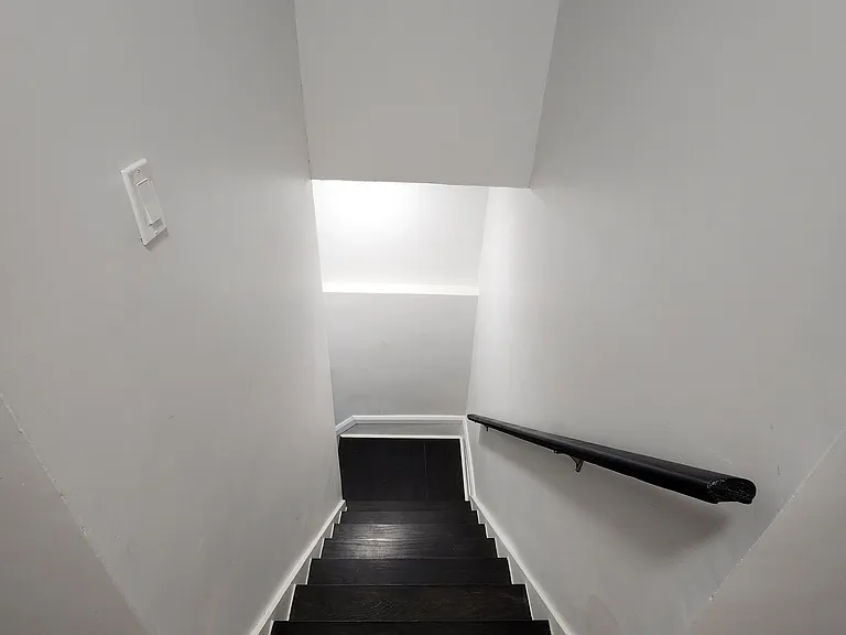 731 Saint Antoine St — Photo 10