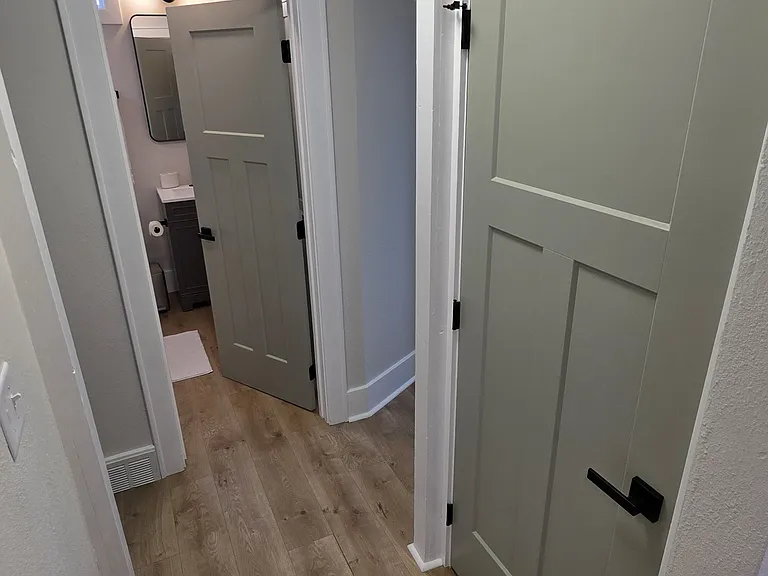 1409 E Samuel Ave — Photo 12
