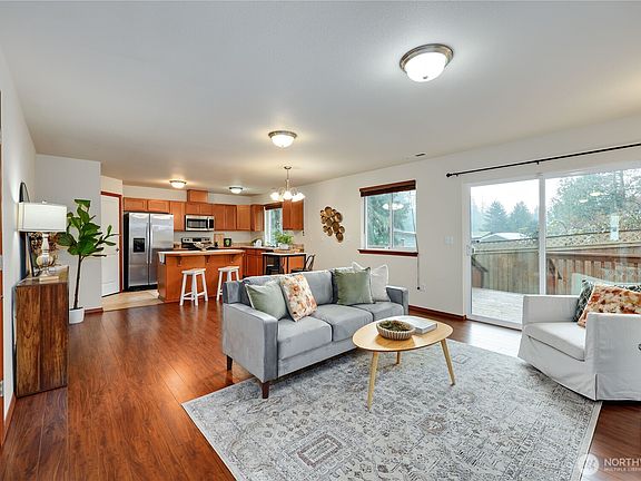 3rd image of 6728 Takota Place NE
