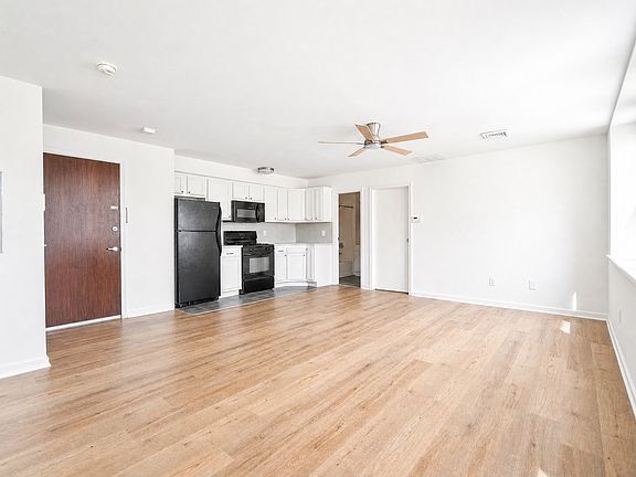4th image of 241 S 47th St APT 404