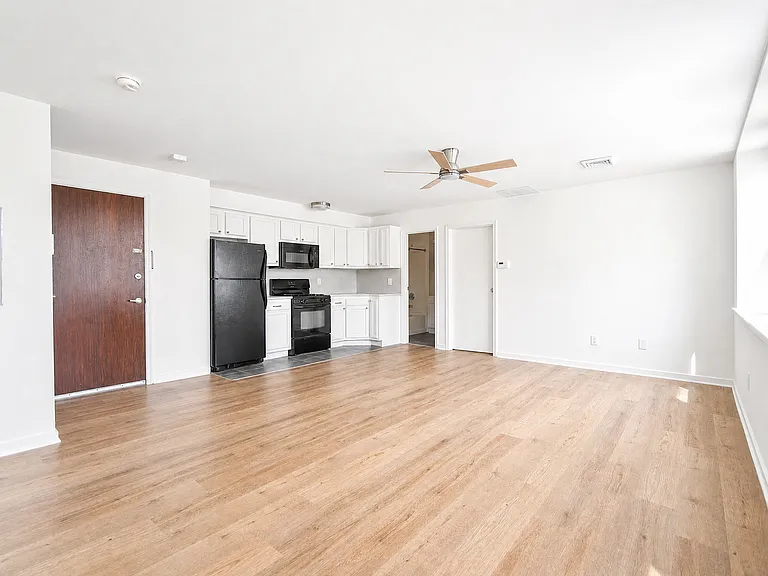 47th Street Apartments — Photo 12