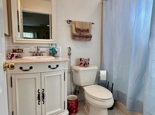 23050 Bryce St, Woodland Hills, CA 91364
