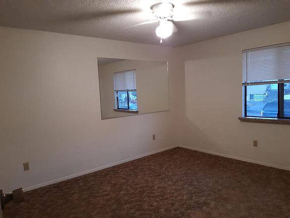 4th image of 1372 Paul St APT 1