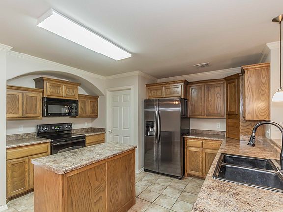 3rd image of 1203 Fox Hollow Ave