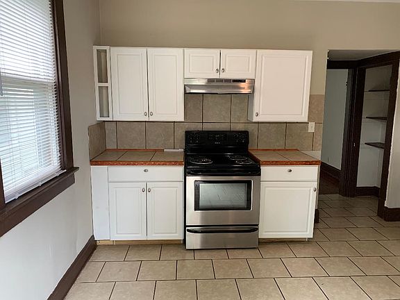 3rd image of 427 E 13th Ave