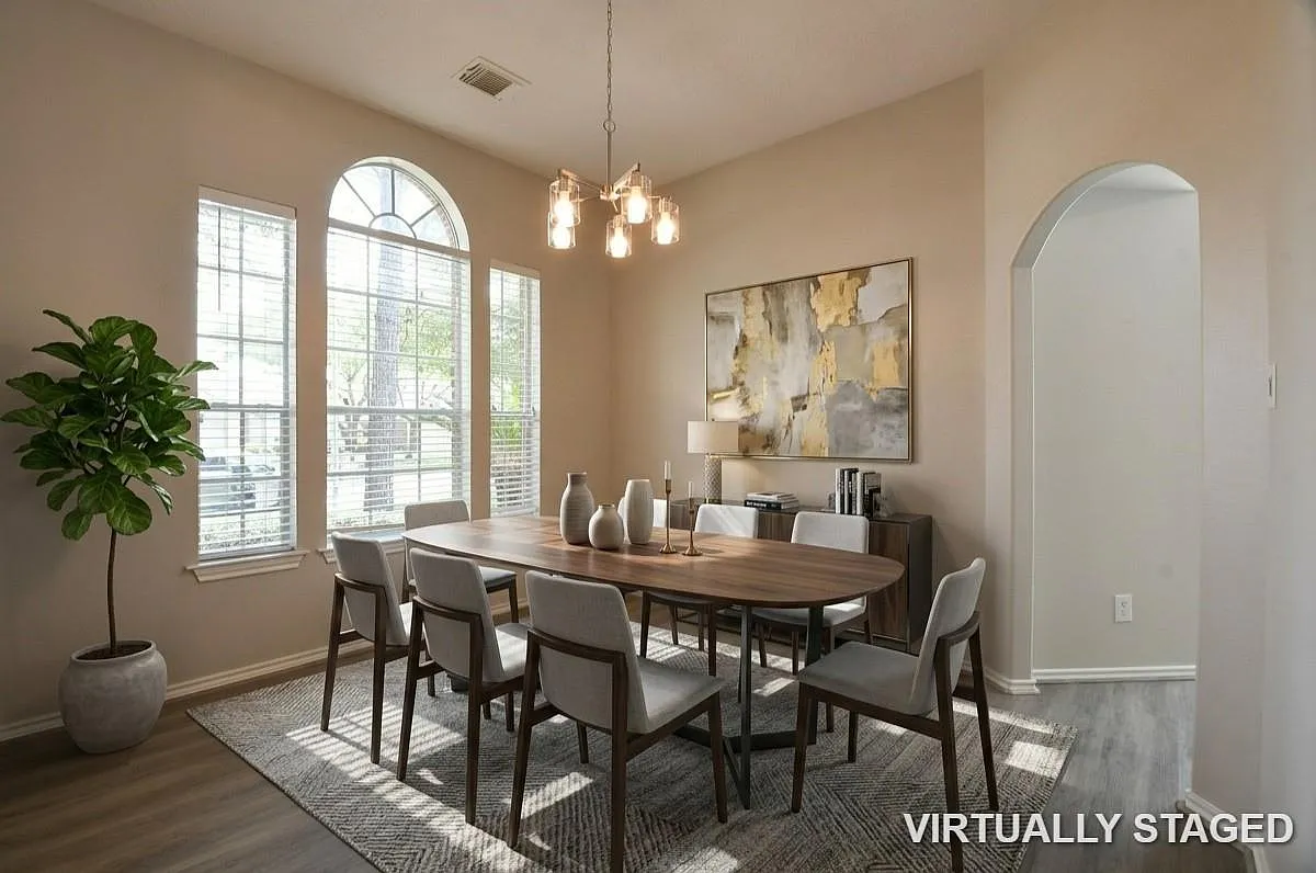 3 bed, 2.5 bath, 2410 sqft, $2,350 — Photo 2