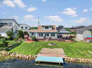 9615 Buckingham St, White Lake, MI 48386